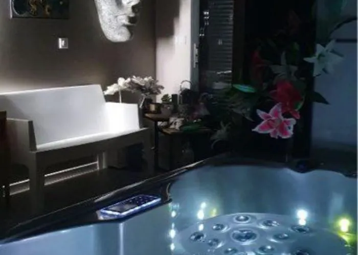 Romantique Au Coeur Du Avec Jacuzzi Et Sauna Privatif Proche De Toulouse アパート Auterive